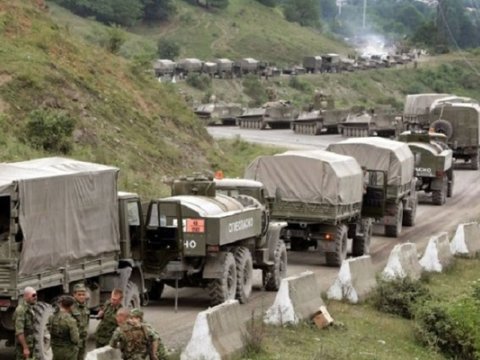Gürcüstan: “Ərazimizdən heç bir hərbi yük keçmir”