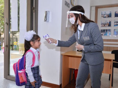 Daha 14 şagird və 4 müəllim virusa YOLUXDU