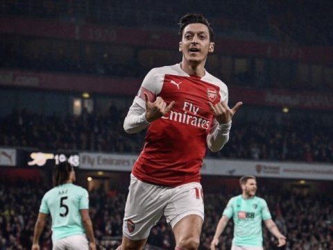 Məşhur futbolçudan Azərbaycana dəstək - FOTO