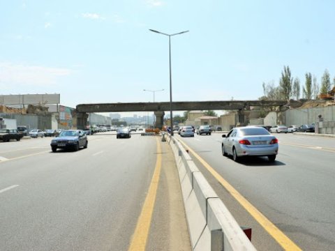 Xırdalan dairəsi yaxınlığında yerləşən dəmir yolu körpüsündə işlər yekunlaşır