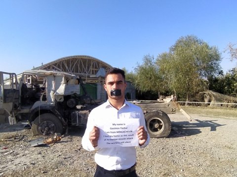 Gənclər biganə dünya ictimaiyyətinə etiraz edirlər - FOTO