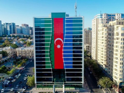 Nazirliyin binası Azərbaycan Bayrağı ilə bəzəndi