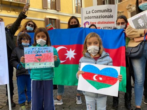 İtaliyadakı Azərbaycan diasporu ayağa qalxdı - FOTO