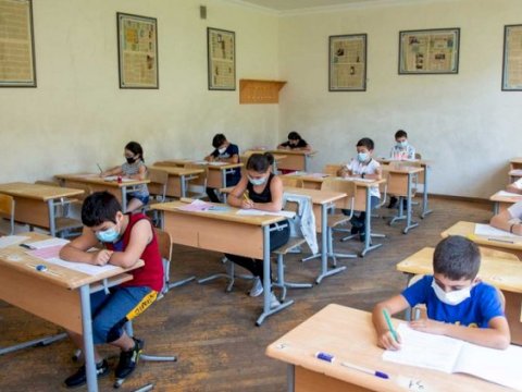 Daha 55 şagird və 21 işçi virusa YOLUXDU