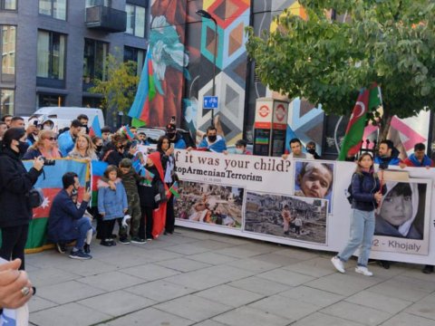 Londonda Ermənistan ordusunun Gəncə terroru pislənilib