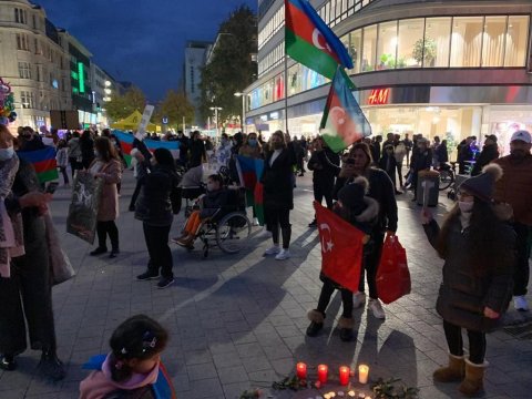 Hannoverdə Gəncə terrorunda həlak olanların xatirəsi yad edildi - FOTO