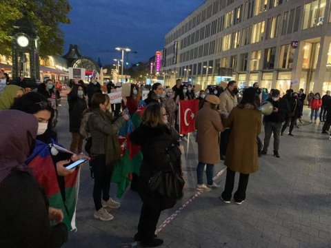 Hannover azərbaycanlıları Gəncə terrorunda həlak olanları andı