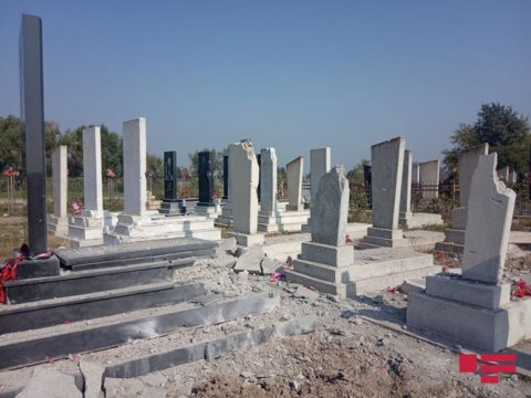 Ermənilərin atdığı mərmilər Ağdam və Tərtərin kənd məzarlığınını dağıtdı