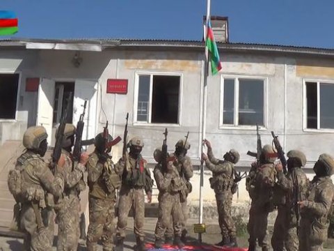 Füzuli şəhərinin mərkəzində Azərbaycan bayrağı qaldırıldı - VİDEO