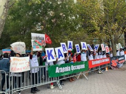 BMT-nin binası qarşısında Gəncə hadisələri ilə bağlı aksiya keçirilir - FOTO