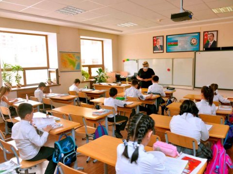 Şagirdlərin elektron yerdəyişməsi müvəqqəti təxirə salındı