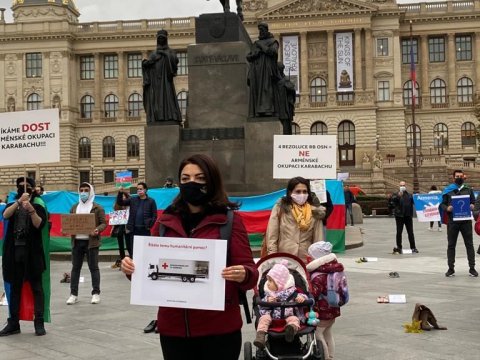 Praqa azərbaycanlı şəhid uşaqların “sahibsiz ayaqqabıları”na şahidlik etdi - FOTO