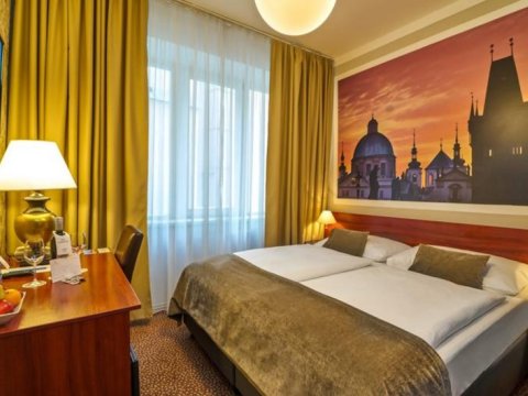 Bu ölkədə koronavirus xəstələri üçün otel açıldı