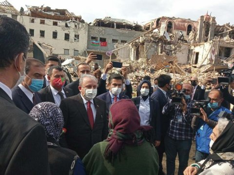 Türkiyə parlamentinin sədri Gəncə terrorundan zərərçəkmişlərlə görüşdü