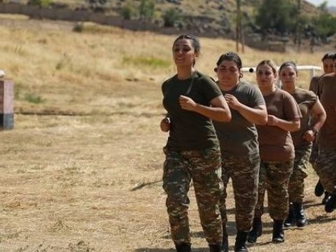 Erməni qadınların ordu təlimləri gülüş doğurdu - VİDEO