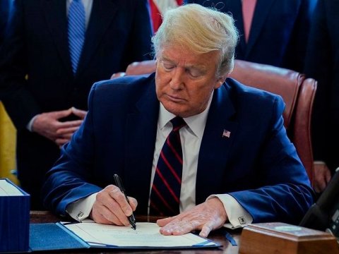 Tramp beş amerikalını əfv etdi