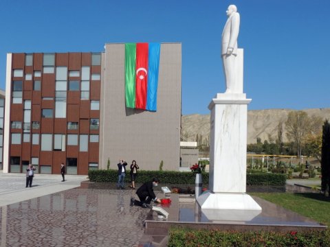 İsrailin səfiri Mingəçevirdəki elektrik stansiyasına baş çəkdi