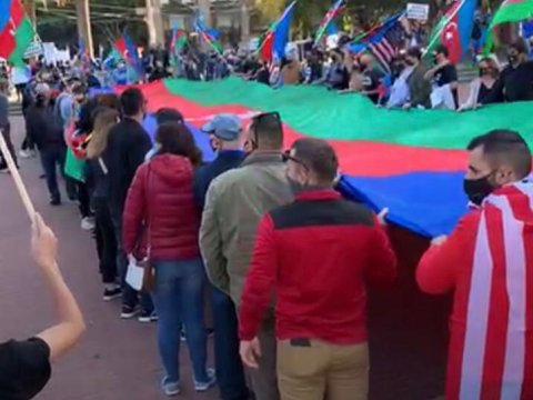 Kaliforniyada Gəncə terroruna etiraz - FOTOLAR