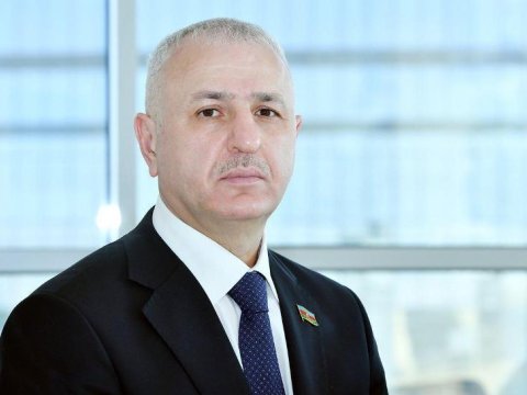 Rəzalət davam edir...