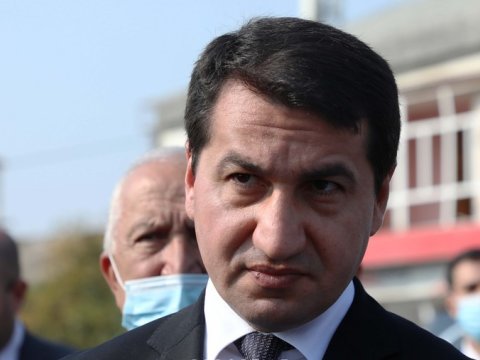 Hikmət Hacıyev: “Ermənistanın hərbi-siyasi rəhbərliyi quzğunlaşıb”