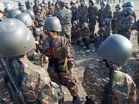 Ermənilər ilk qadın batalyonunu döyüşə göndərir - FOTOLAR