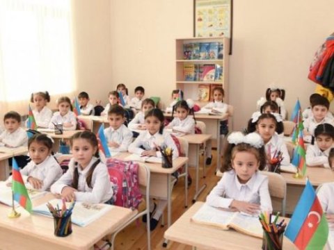 Nazirdən şagirdlərin sinifdə qalması xəbərinə cavab: “Vəziyyət bizi buna məcbur edir”