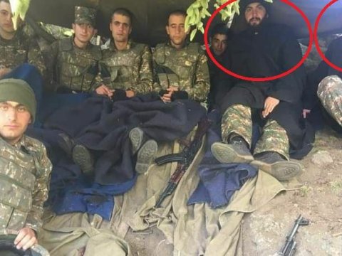 Ermənistan ordusunda keşişlər də döyüşür - FOTOFAKT