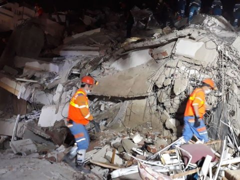 İzmirdəki zəlzələdə ölən və yaralananların sayı daha da artdı - YENİLƏNİB