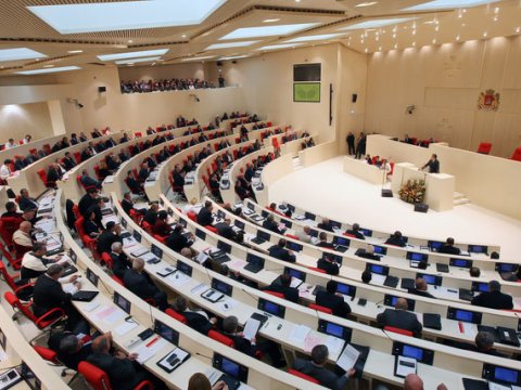 Gürcüstanda parlament seçkiləri başlayıb