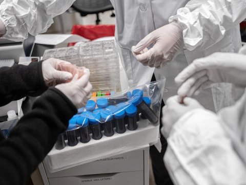 Rusiyada koronavirusa yoluxanların sayı 1,6 milyonu keçib