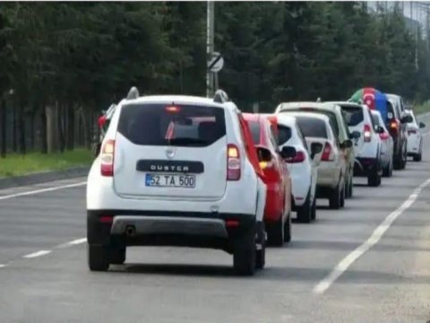 Ordu şəhərində Gəncə və Bərdəyə raket hücumuna etiraz olaraq avtoyürüş keçirilib - FOTO