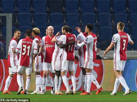 Bu klubda 11 futbolçuda koronavirus aşkarlandı