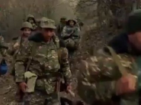 Əsgərlərimizi görən erməni hərbçiləri belə qaçır - VİDEO