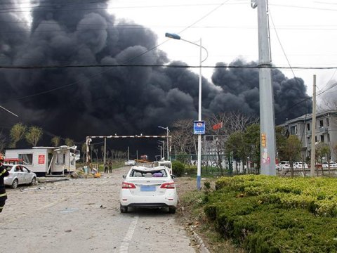 Çində kimyəvi zavod PARTLADI