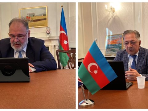 Azərbaycanlı səfirlə deputat İngiltərədə mətbuat konfransı keçirdi