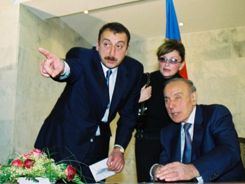 Bütövləşmiş bir  Əqidə, bir Amal...