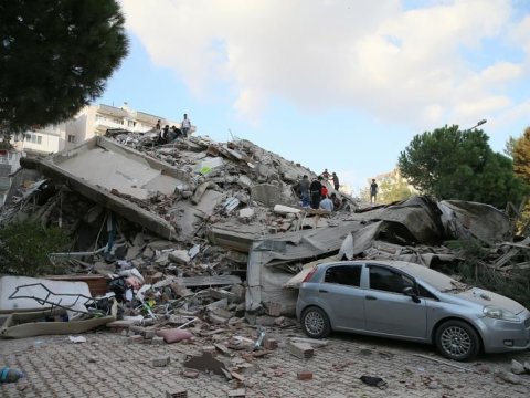 İzmirdə zəlzələdən ölənlərin sayı 114-ə çatdı