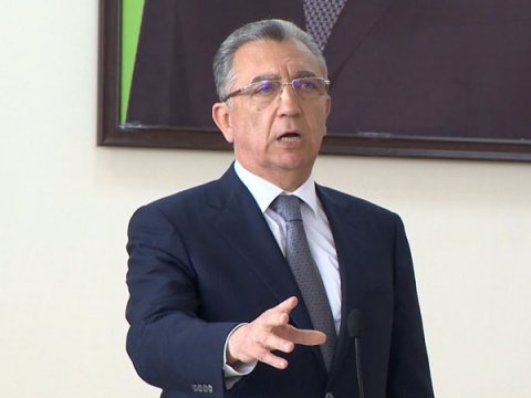 Eldar Əzizov tarixi binanın fasadını boyayan icarədar və sahibkarı cəzalandırdı - FOTO
