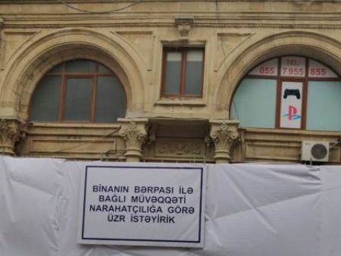 Tarixi binanın fasadını rəngləyən şirkət CƏRİMƏLƏNDİ