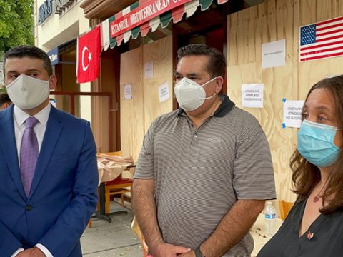 Baş konsulumuz ermənilərin dağıtdığı türk restoranında - FOTOLAR