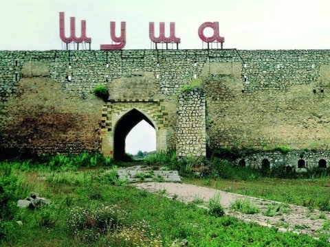 Şuşa: qala divarının o üzündəkilər...  