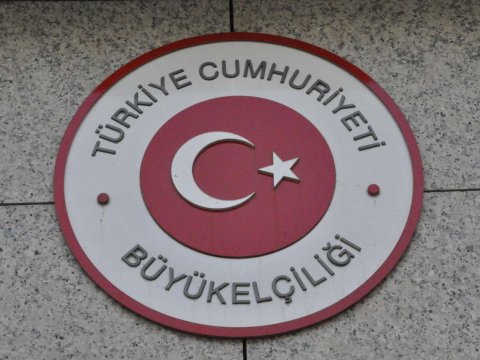 “Bir kərə yüksələn bayraq, bir daha enməz!” - Türkiyə səfirliyindən bayram təbriki