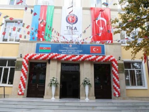 Bakı Türk Liseyindən Dövlət Bayrağı Günü təbriki – VİDEO