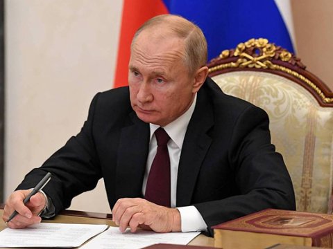 Putin 3 naziri istefaya göndərdi