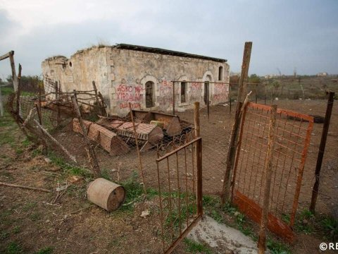 Füzulinin Alxanlı kəndində dağılmış məscidin FOTOLARI