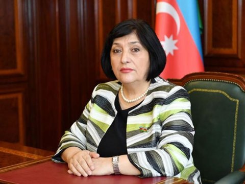 Sahibə Qafarova Bayraq Günü münasibətilə Azərbaycan xalqını təbrik etdi