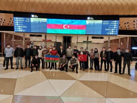 Türkiyədə çalışan daha 20 azərbaycanlı həkim vətənə döndü - FOTO