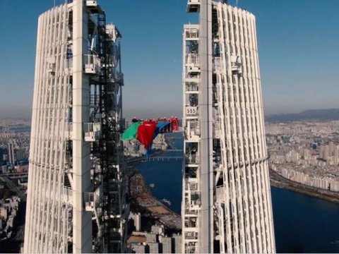 Bayrağımız dünyanın ən hündür beşinci göydələnində dalğalandı - FOTO