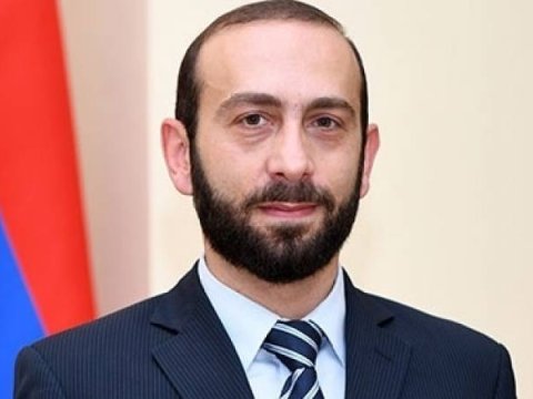 Ermənistan parlamentinin spikeri DÖYÜLDÜ