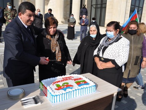 Goranboyda qarabağın azad olunması münasibətilə tort kəsdilər - FOTO